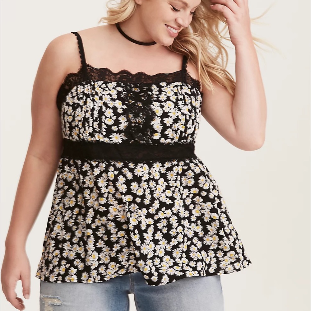 Torrid size 3 daisy lace tank / cami
